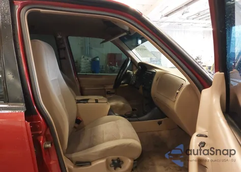 2000 Ford Explorer Xlt from USA, damaged, VIN 1FMZU73E7YZC41763